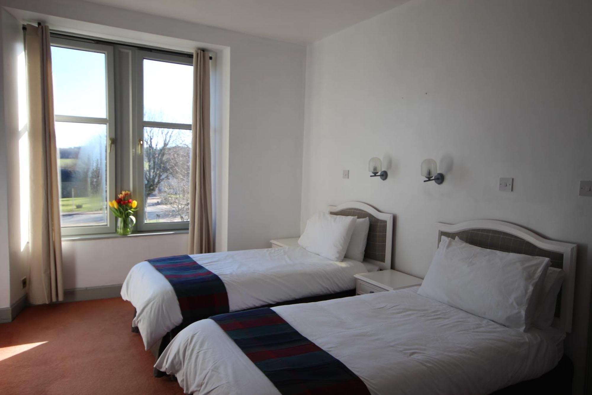 Hotel Square Tomintoul Eksteriør bilde