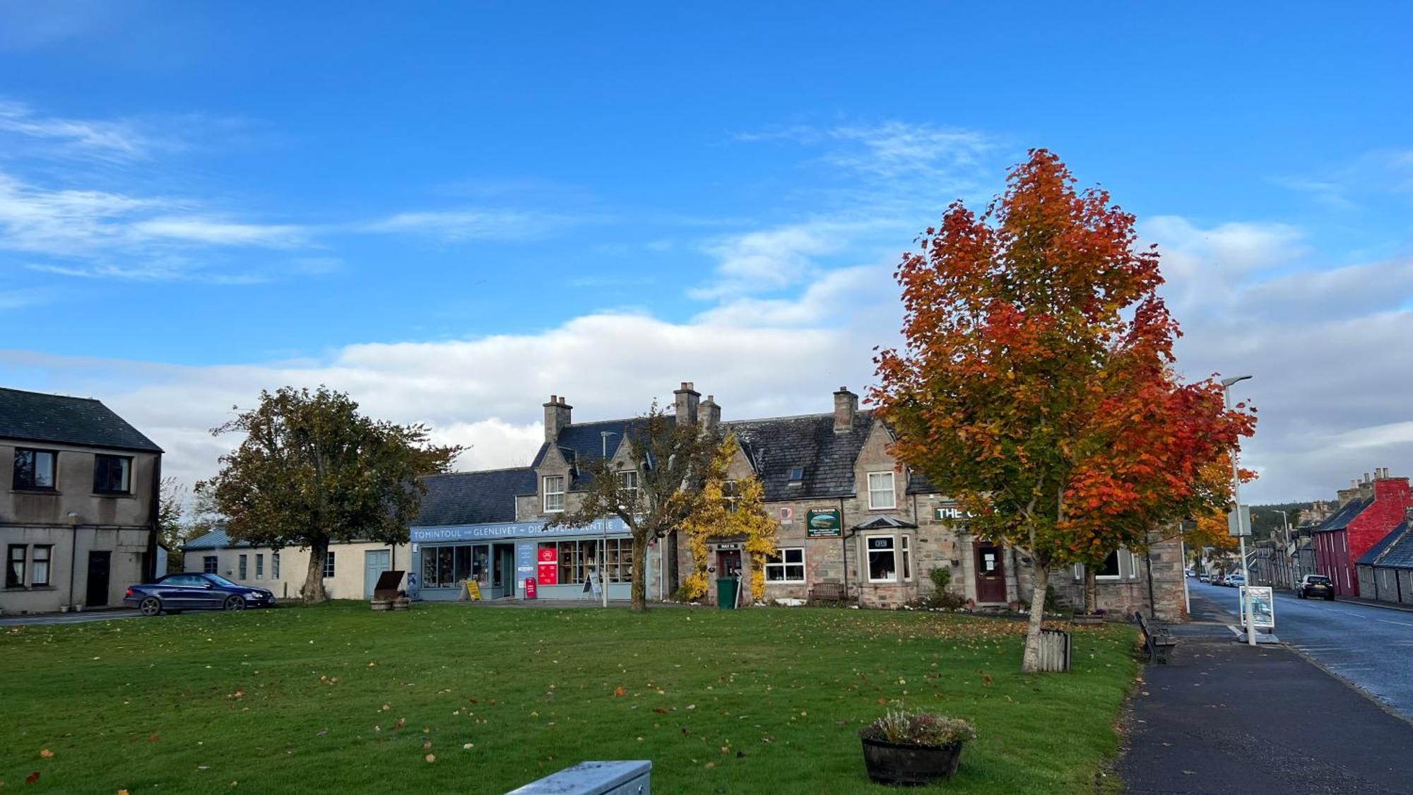 Hotel Square Tomintoul Eksteriør bilde