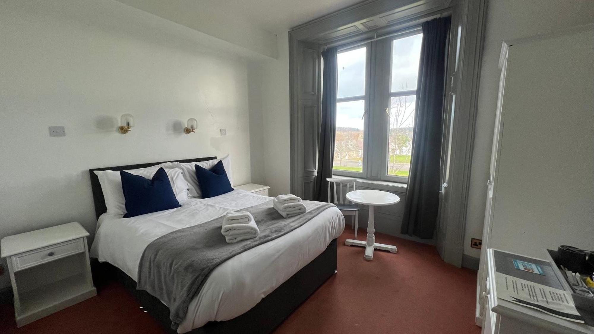 Hotel Square Tomintoul Eksteriør bilde